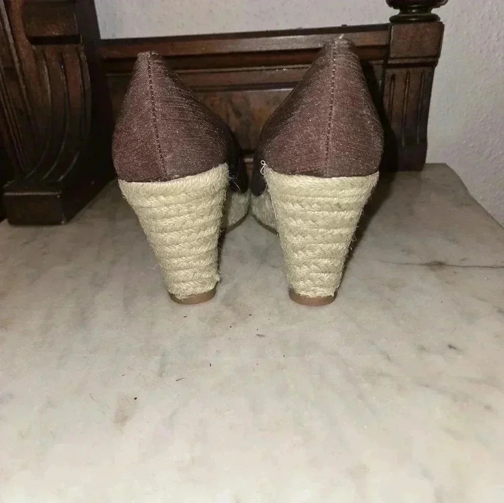 Apostrophe Wedges Size 6.5